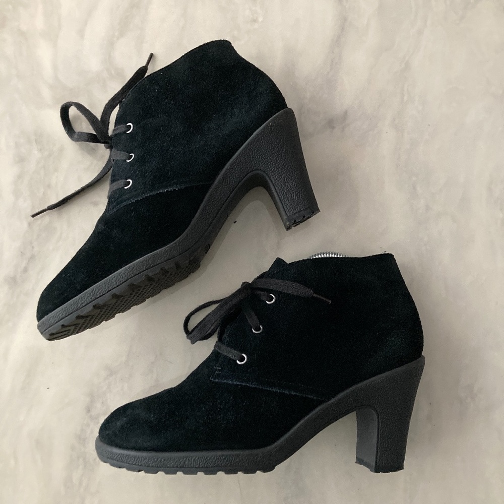Aerosoles Ruffalo Wing Lace-Up Heeled Suede Ankle Bootie